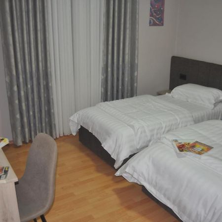 Bliri Myslym Shyri Apartamento Tirana Exterior foto