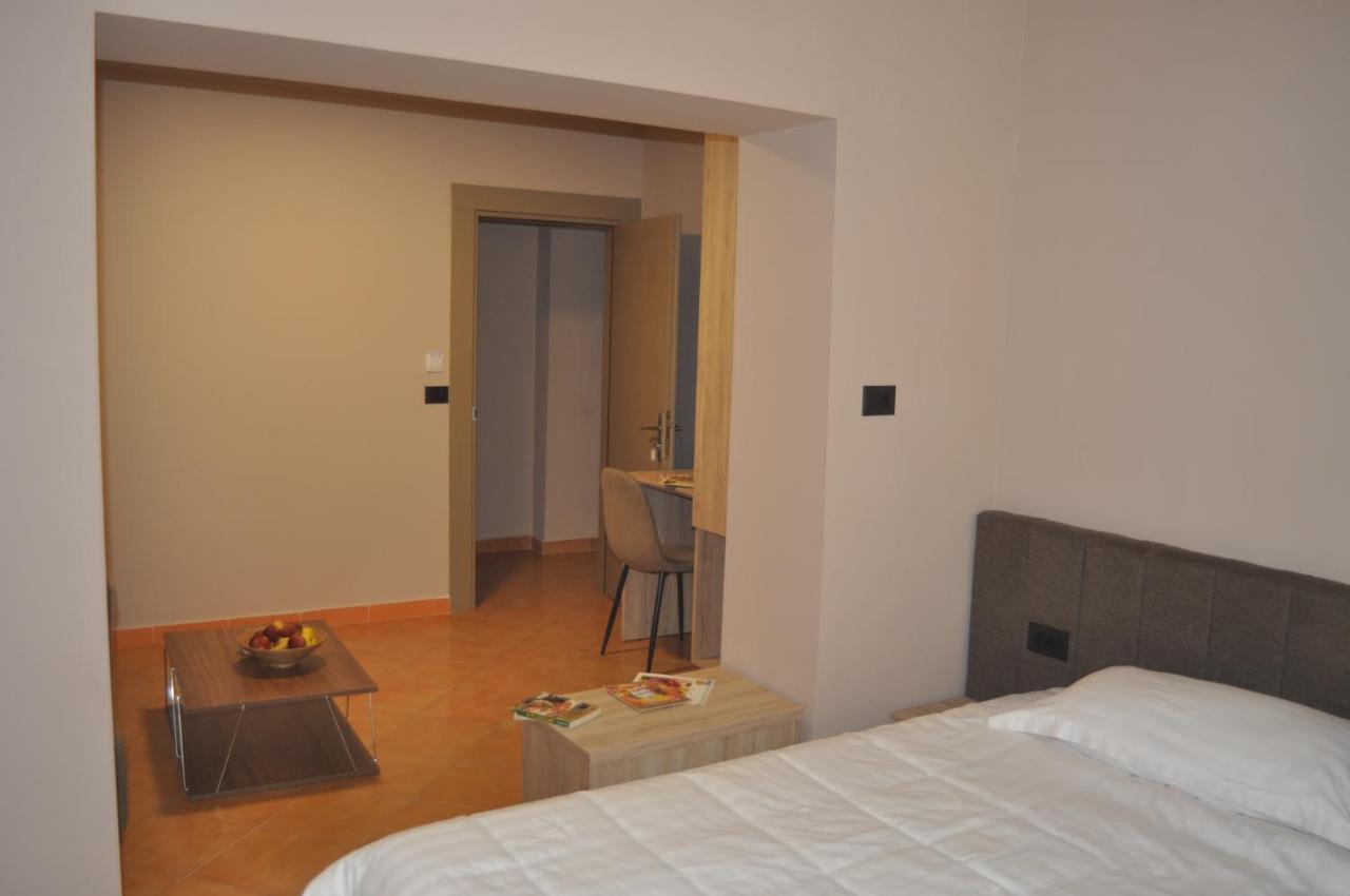 Bliri Myslym Shyri Apartamento Tirana Exterior foto