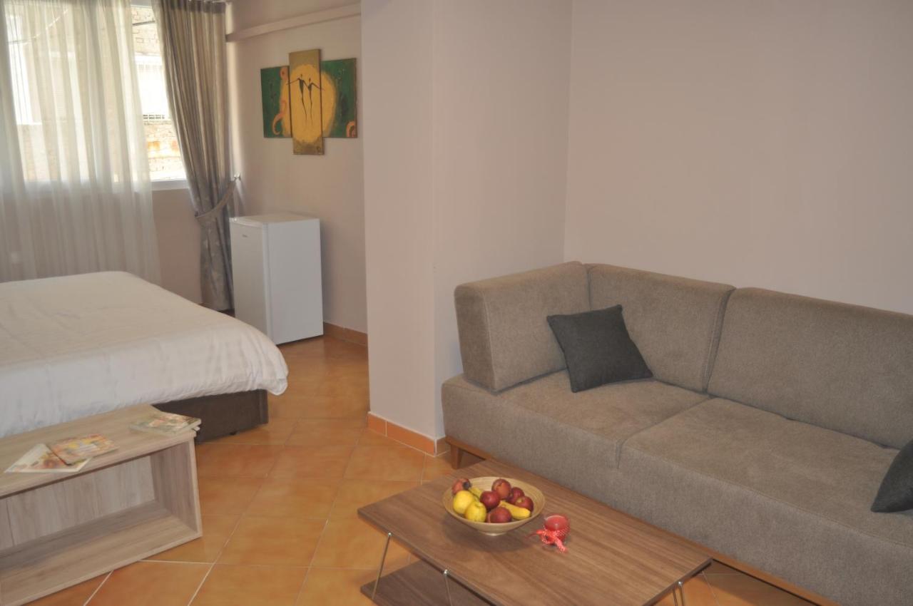 Bliri Myslym Shyri Apartamento Tirana Exterior foto