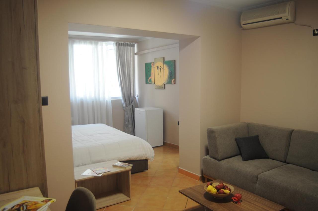 Bliri Myslym Shyri Apartamento Tirana Exterior foto