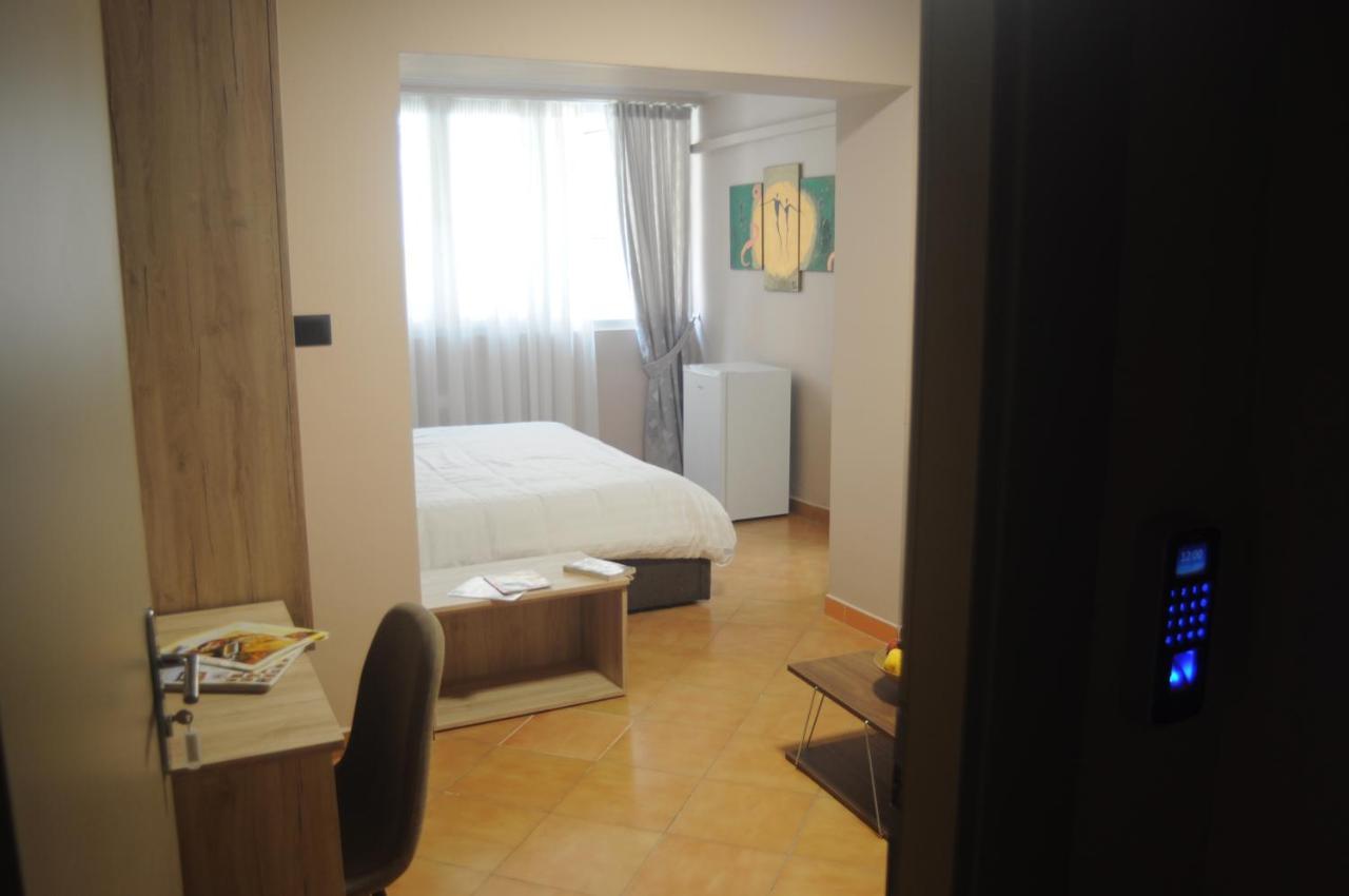 Bliri Myslym Shyri Apartamento Tirana Exterior foto