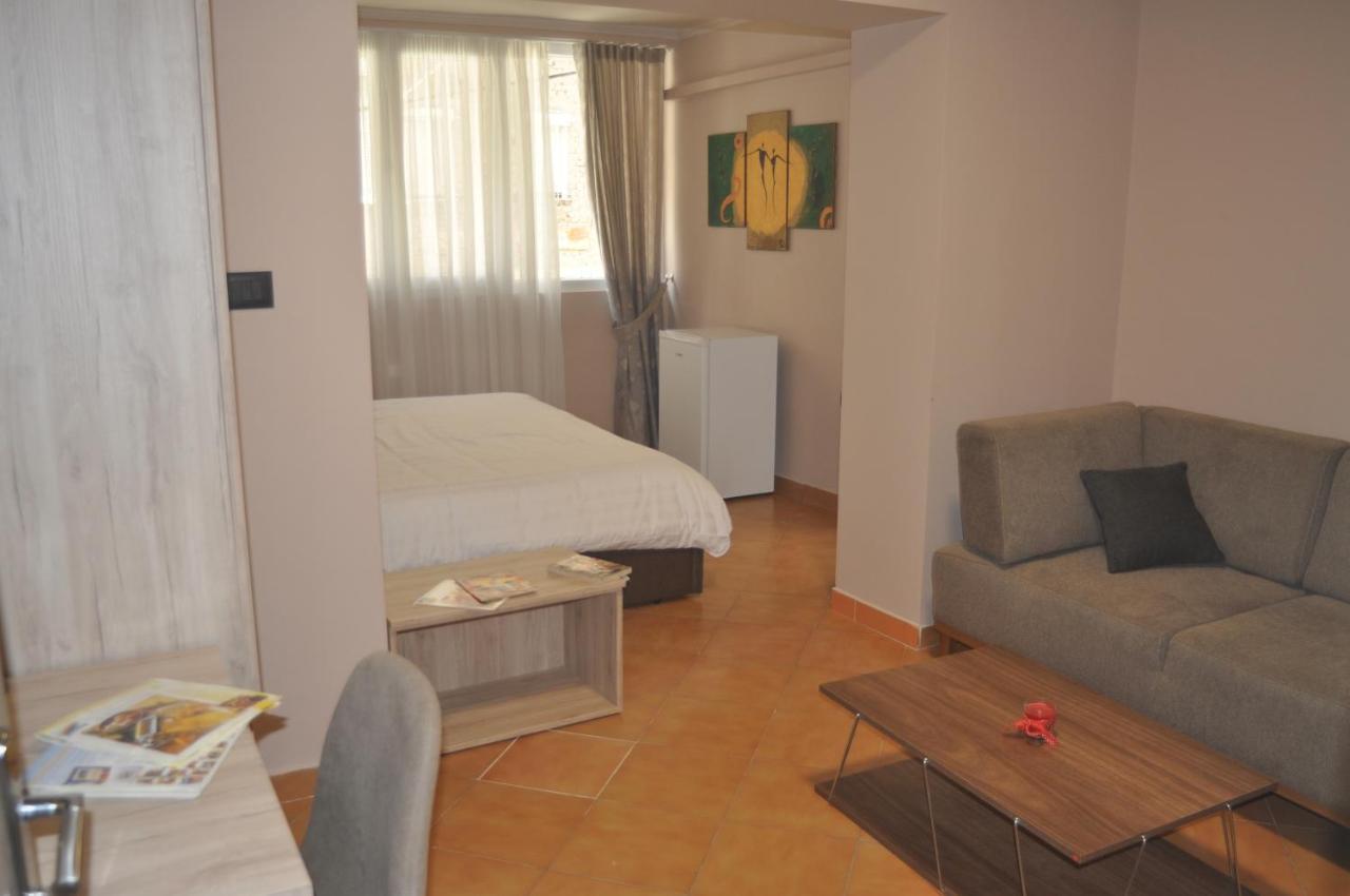 Bliri Myslym Shyri Apartamento Tirana Exterior foto