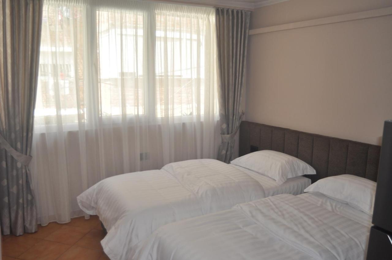 Bliri Myslym Shyri Apartamento Tirana Exterior foto