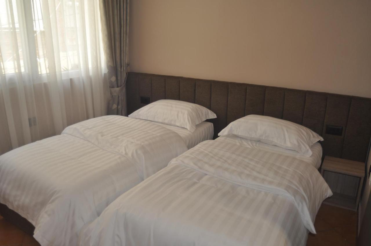 Bliri Myslym Shyri Apartamento Tirana Exterior foto