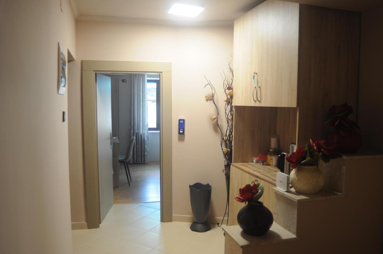 Bliri Myslym Shyri Apartamento Tirana Exterior foto
